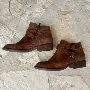Brown suede leather Born boots